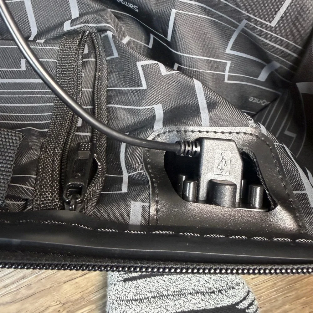 Samsonite Black Hardside Carry On Luggage USB Port Spinner 1137151 4500566367